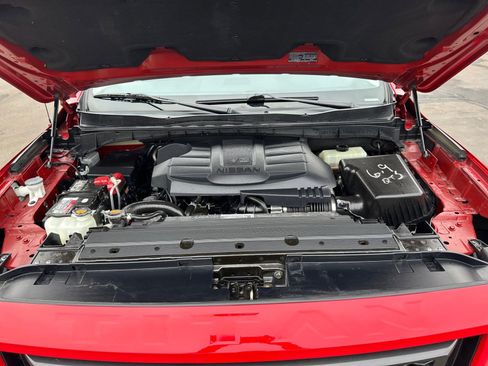 Used 2021 Nissan Titan SV image 12