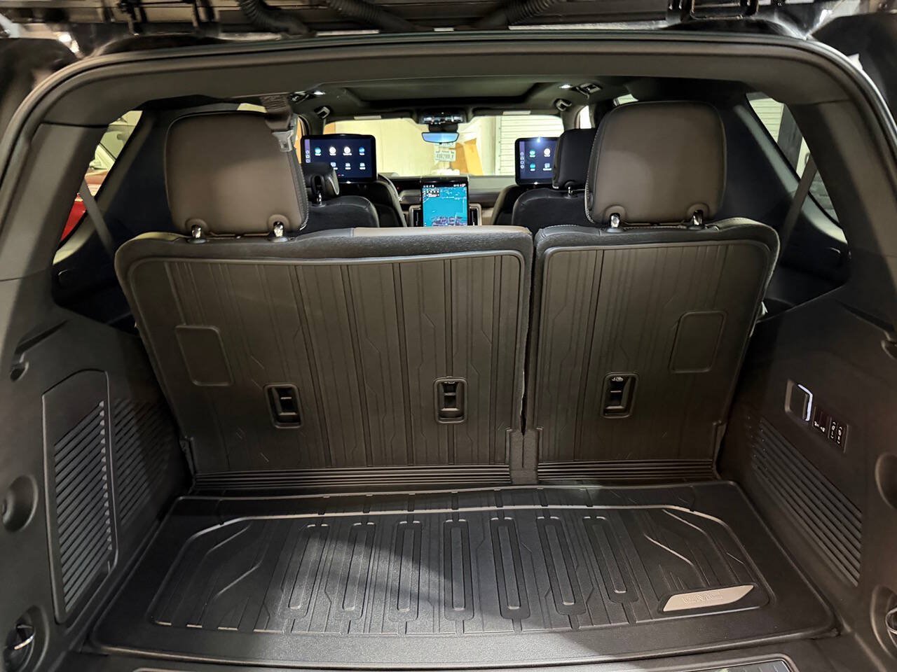 Used 2026 GMC Yukon Denali Ultimate w/ LPO, Floor Liner Package AWD/4WD image 37