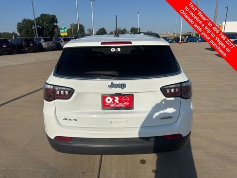 Used 2024 Jeep Compass Latitude image 4