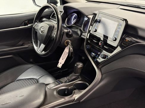 Used 2022 Toyota Camry SE FWD image 8