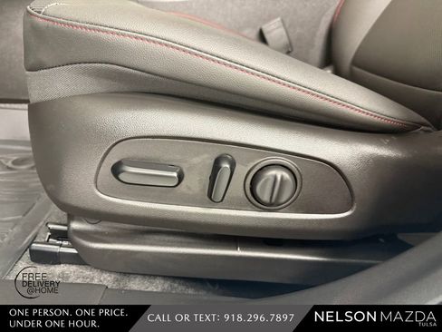 Used 2025 Chevrolet Trax RS w/ Driver Confidence Package FWD image 18
