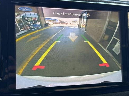 Used 2023 Chrysler Pacifica Touring-L FWD image 20