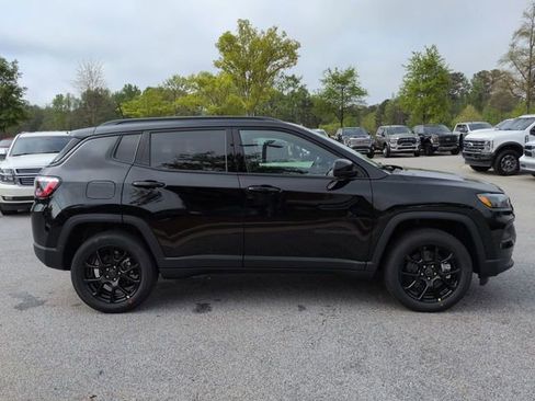 New 2026 Jeep Compass Latitude image 3