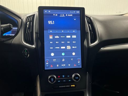 Used 2024 Ford Edge Titanium image 22