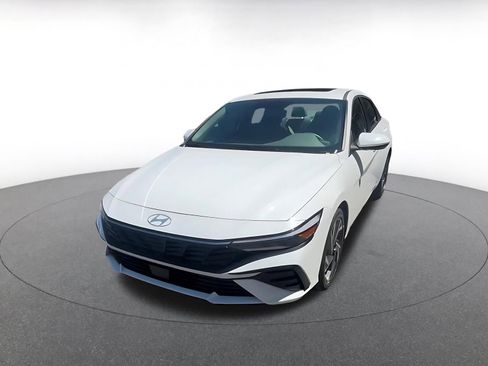 Used 2025 Hyundai Elantra SEL FWD image 6