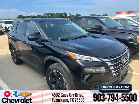 Used 2025 Nissan Rogue SV FWD image 1