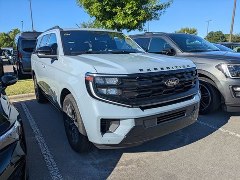 Used 2025 Ford Expedition Platinum w/ Stealth Performance Package AWD/4WD image 1