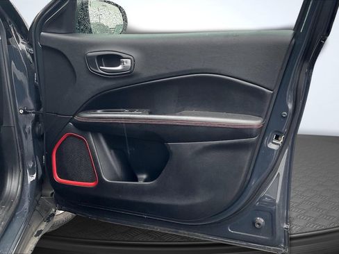 Used 2018 Jeep Compass Trailhawk w/ Cold Weather Group image 23