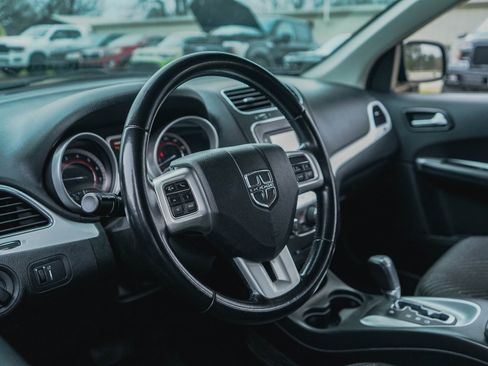 Used 2020 Dodge Journey SE w/ SE Popular Equipment Group image 6