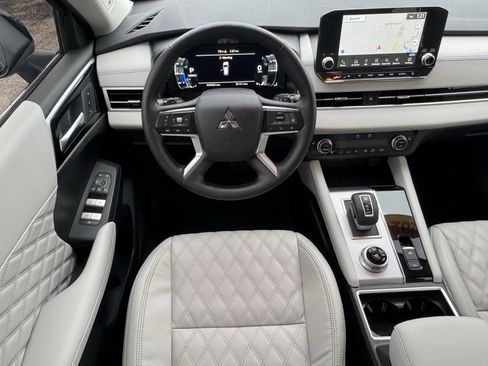 Used 2024 Mitsubishi Outlander SEL image 7