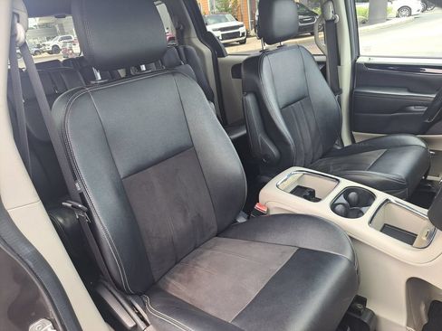 Used 2019 Dodge Grand Caravan SXT FWD image 36