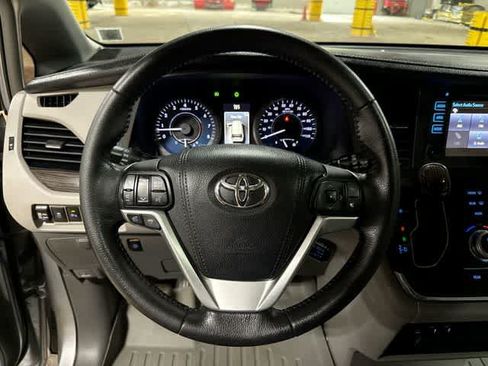 Used 2015 Toyota Sienna XLE w/ XLE Navigation Package FWD image 19