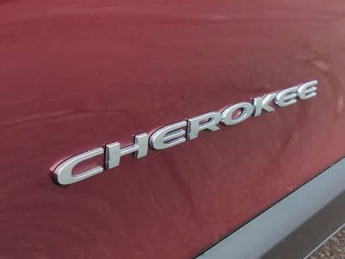 Used 2020 Jeep Cherokee Limited AWD/4WD image 13