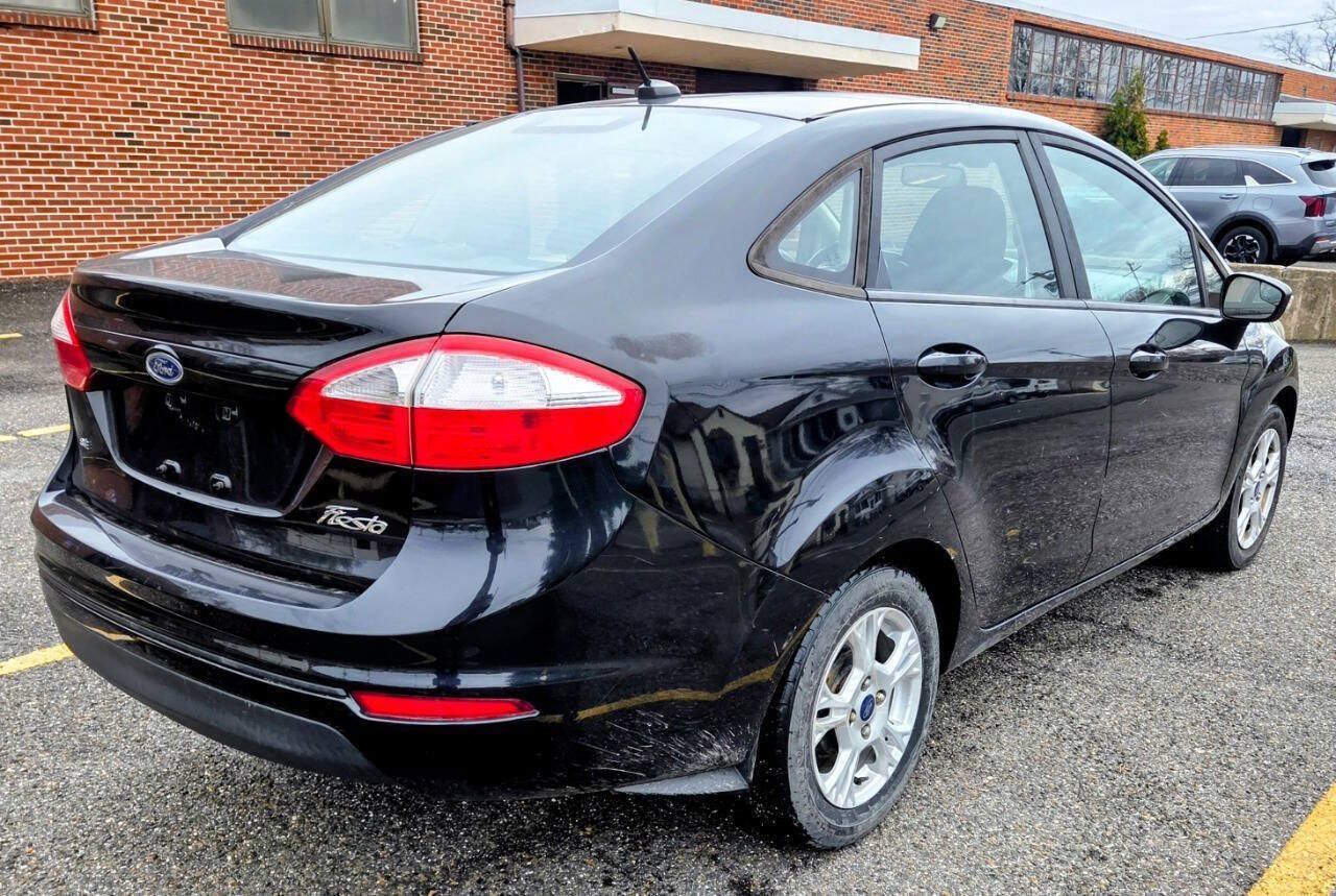 Used 2015 Ford Fiesta SE FWD image 8