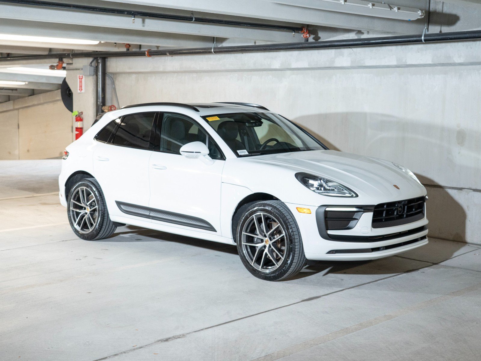 Certified 2026 Porsche Macan AWD/4WD image 7