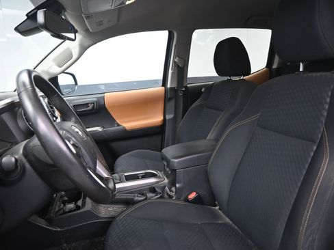 Used 2020 Toyota Tacoma SR5 image 17