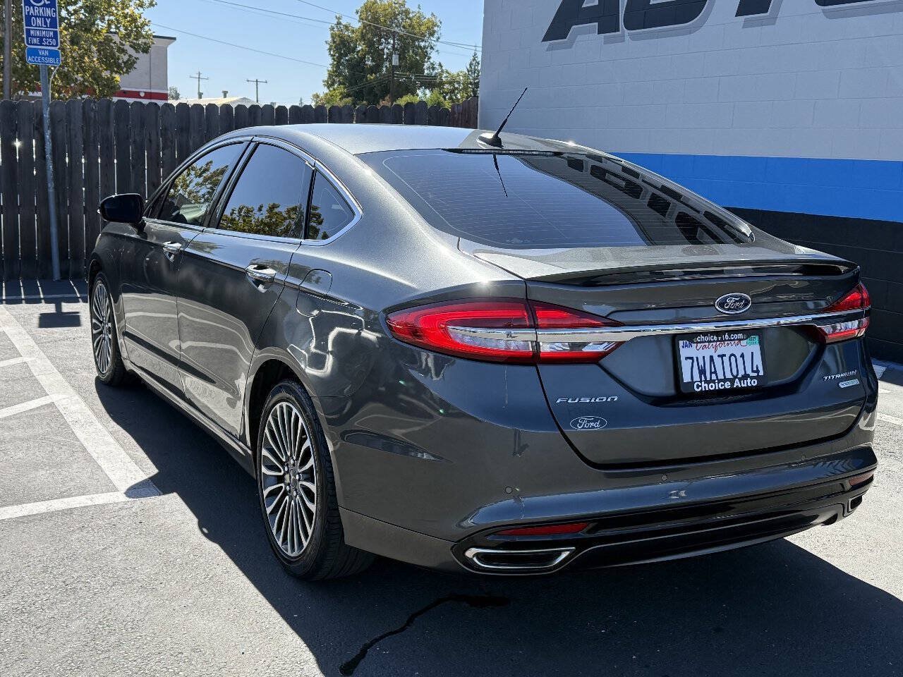 Used 2017 Ford Fusion Titanium FWD image 4