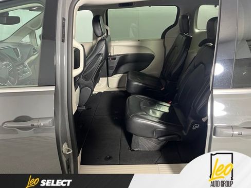 Used 2022 Chrysler Pacifica Touring-L FWD image 10