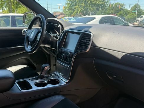 Used 2017 Jeep Grand Cherokee Altitude AWD/4WD image 14