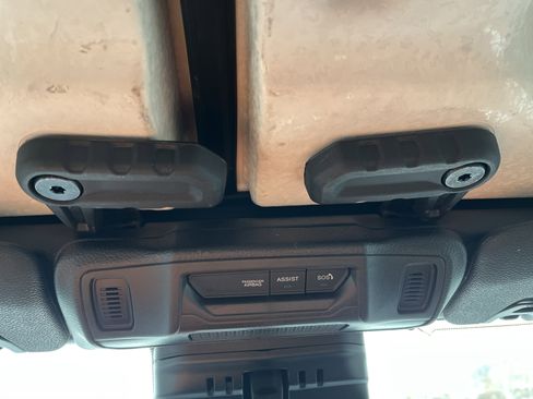 Used 2025 Jeep Wrangler Sahara image 22