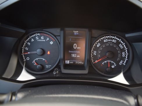 Used 2018 Toyota Tacoma SR w/ SR Convenience Package AWD/4WD image 11