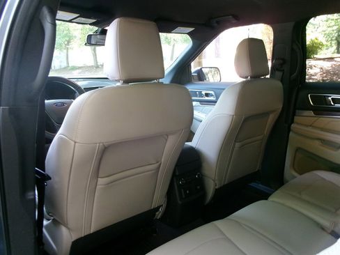 Used 2018 Ford Explorer Limited w/ Equipment Group 301A image 31