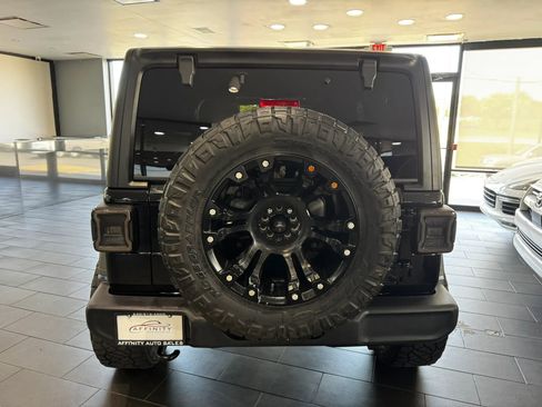 Used 2020 Jeep Wrangler Unlimited Sport S AWD/4WD image 3