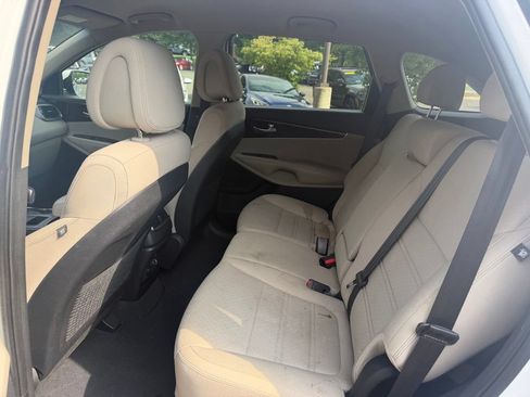 Used 2016 Kia Sorento LX AWD/4WD image 9