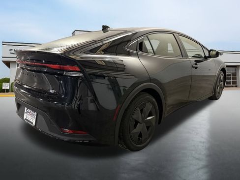 Used 2025 Toyota Prius LE image 5