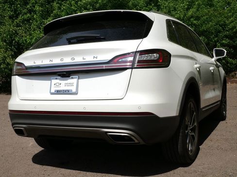 Used 2023 Lincoln Nautilus Reserve AWD/4WD image 7