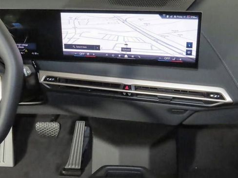 Used 2026 BMW iX xDrive60 image 24