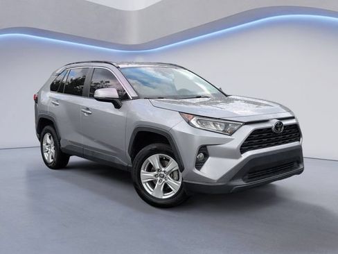 Used 2021 Toyota RAV4 XLE FWD image 2