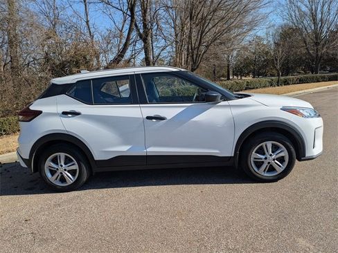 Used 2024 Nissan Kicks S image 7