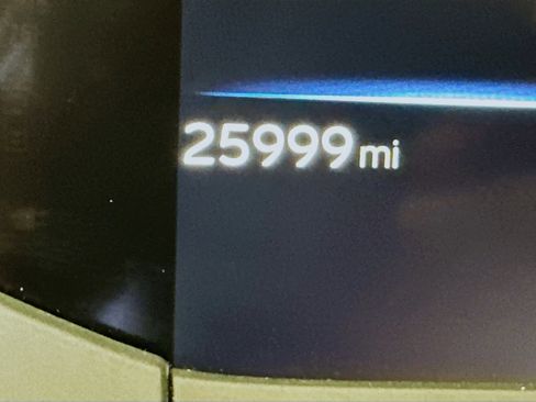 Used 2025 Toyota Prius LE image 19