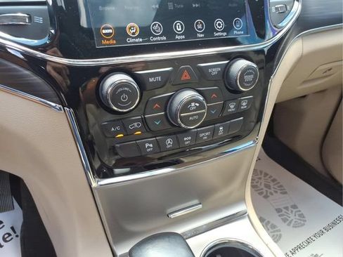 Used 2021 Jeep Grand Cherokee Limited AWD/4WD image 23