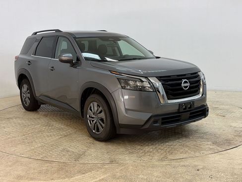 Used 2025 Nissan Pathfinder SV AWD/4WD image 7