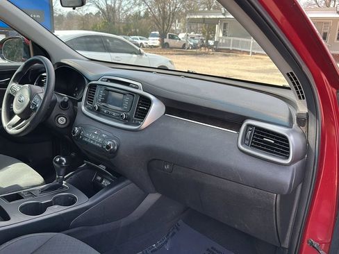 Used 2017 Kia Sorento LX image 22