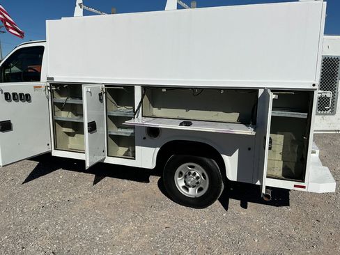 Used 2016 Chevrolet Express 3500 image 8