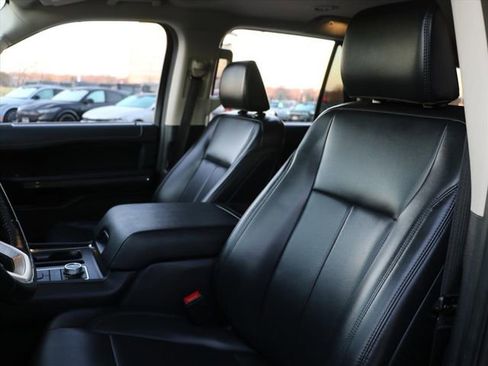 Used 2024 Ford Expedition XLT image 21