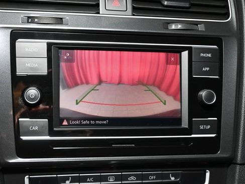 Used 2019 Volkswagen Golf Alltrack S image 16