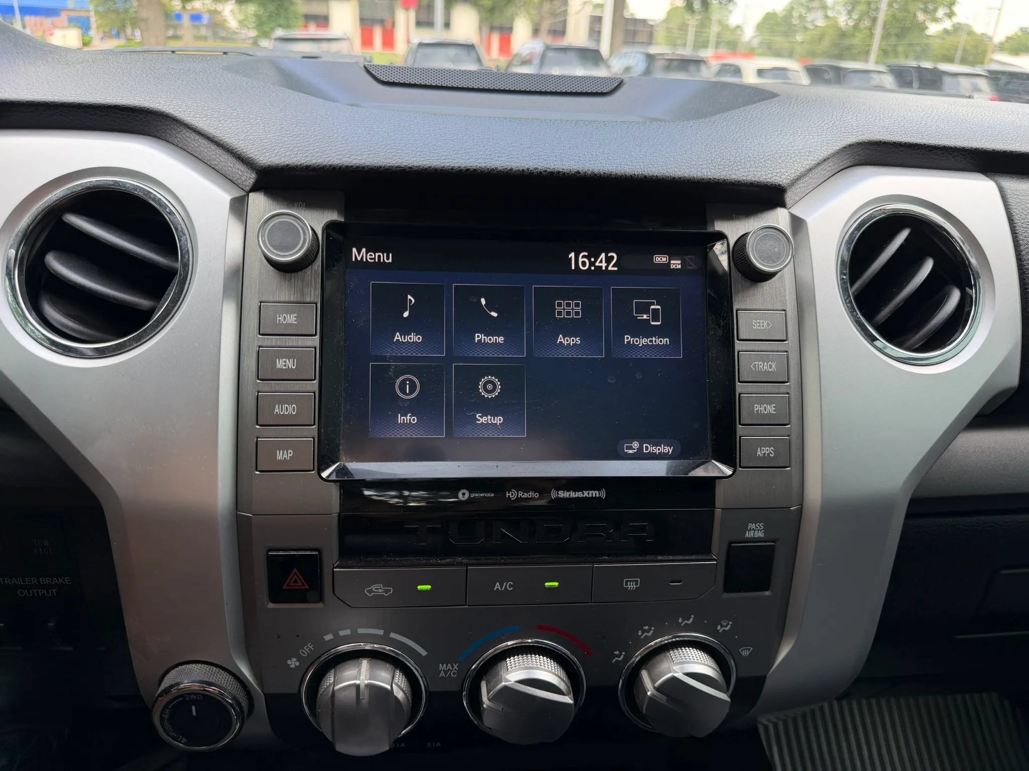 Used 2020 Toyota Tundra SR5 w/ SR5 Upgrade Package AWD/4WD image 28