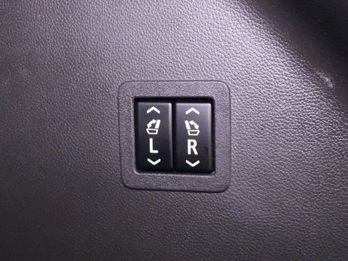 Used 2018 Buick Enclave Premium w/ Experience Buick Package FWD image 30