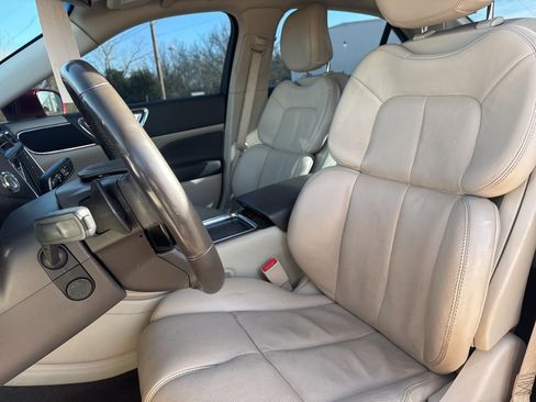 Used 2019 Lincoln Continental Select image 14