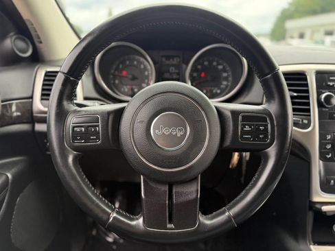 Used 2011 Jeep Grand Cherokee Laredo AWD/4WD image 24