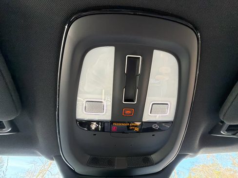 Certified 2025 Volvo XC90 B6 Plus image 34