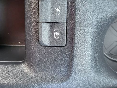 Used 2019 Nissan Kicks S image 24