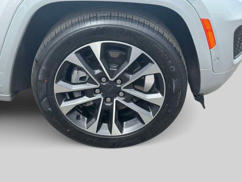 Used 2023 Jeep Grand Cherokee Overland w/ Luxury Tech Group IV image 8