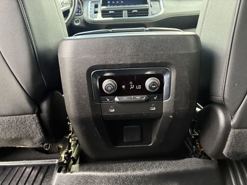 Used 2022 Chevrolet Suburban Premier RWD image 18