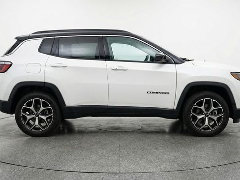Used 2025 Jeep Compass Limited AWD/4WD image 11