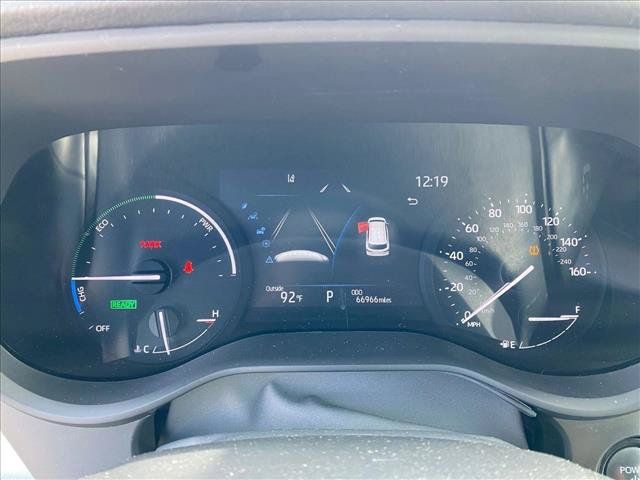 Used 2025 Toyota Sienna LE FWD image 11